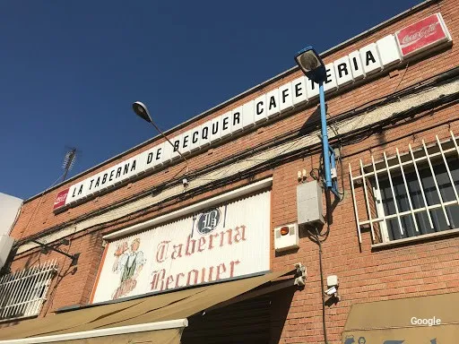 Photo by Taberna Becquer