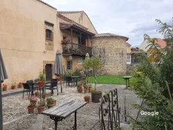 Castillo de Valdés Salas Restaurante, restaurant a Salas