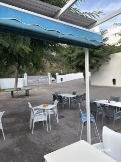 OHANA Bar piscina municipal, restaurant a Benahavís