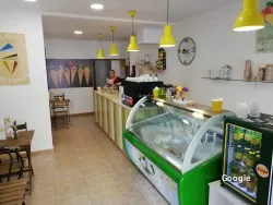 Heladería Helados Artesanos bajo 14, restaurant in Fisterra
