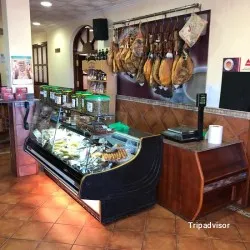 Hotel Restaurante Los 3 Canguros, restaurant in La Calahorra