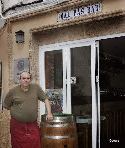 Photo by Bar Mal Pas