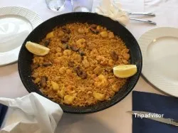 Valencia House Food & Services, España, restaurant in Vielha e Mijaran