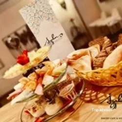 Azahar Bakery Cafe & Shisha Lounge, restaurante en Arona