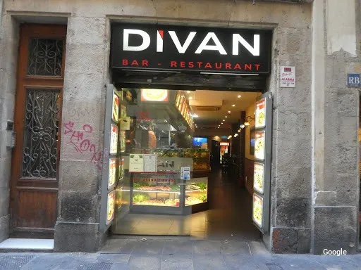 Photo by Divan