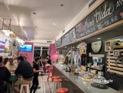 PURA Vida Cafe Bar, restaurante en Santa Cruz de Bezana