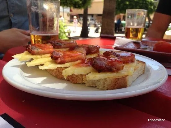 Photo by Taberna la Guitarra