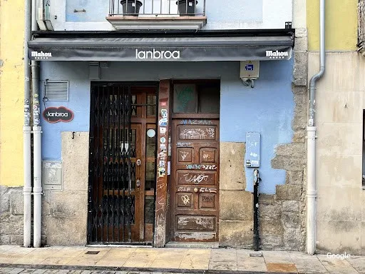 Photo by Lanbroa