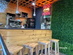 L'embolic - Aquí hay cositas -, restaurant a Abrera