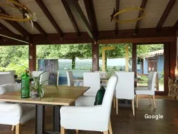 Los Llaureles Restaurante, restaurant a Cabranes