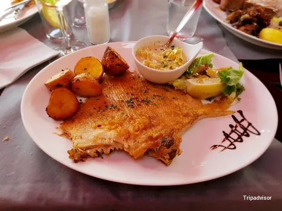 Photo by Les Fouges Pescados y Mariscos