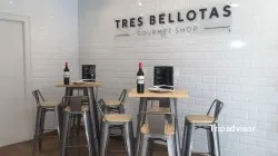 Tres Bellotas Gourmet Shop, restaurant in Vielha e Mijaran