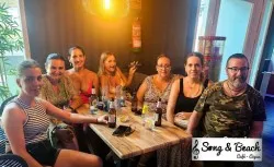 Karaoke Song & Beach, restaurant in Vélez-Málaga