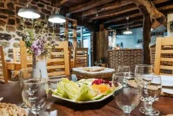 Restaurante Las Encinas, restaurant in La Pernía