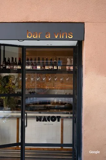 Photo by Macot Bar a vins