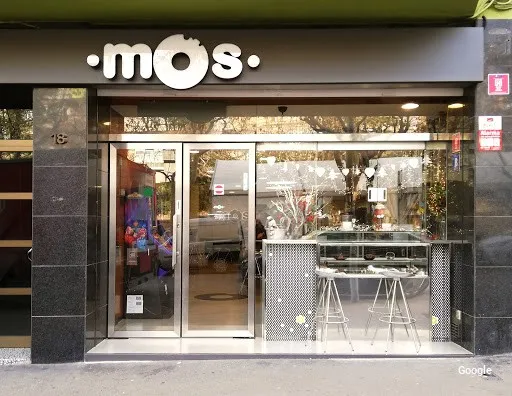 Photo by Mos